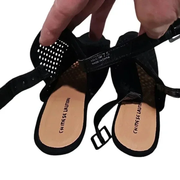 Chinese Laundry Black Peep Toe Wedge Sandals Perforated Slingback Size 8 Y2K 90s - Picture 6 of 7